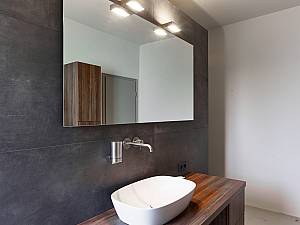 Duschbad mit gespachteltem Boden ( Epoxidharz ). 