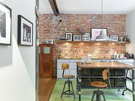 Sichtmauerwerk Via Fliesen, geölte Dielen, Leicht Küche