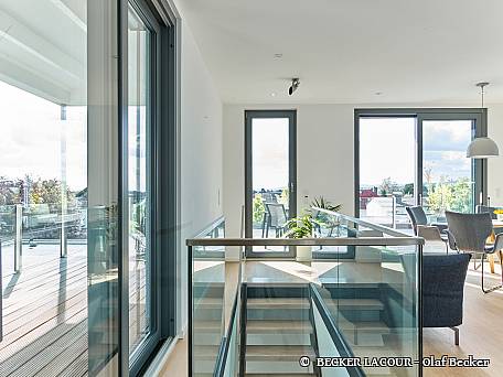 Glasgeländer Staffelgeschoß. 