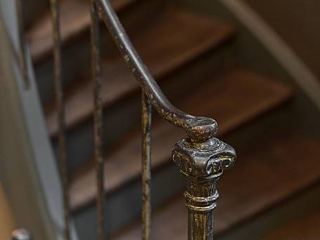 Detail historischer Geländerknauf. 