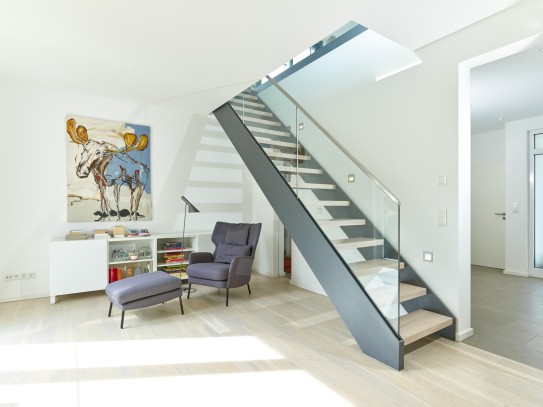 moderne treppe in einem Haus geplant von den Architekten Nitschke-Töpfer in Frankfurt