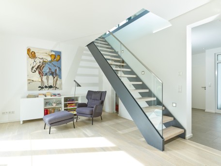 moderne treppe in einem Haus geplant von den Architekten Nitschke-Töpfer in Frankfurt