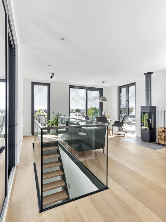 treppe von oben geplant von den Archtiekten Nitschke-Töpfer in Frankfurt